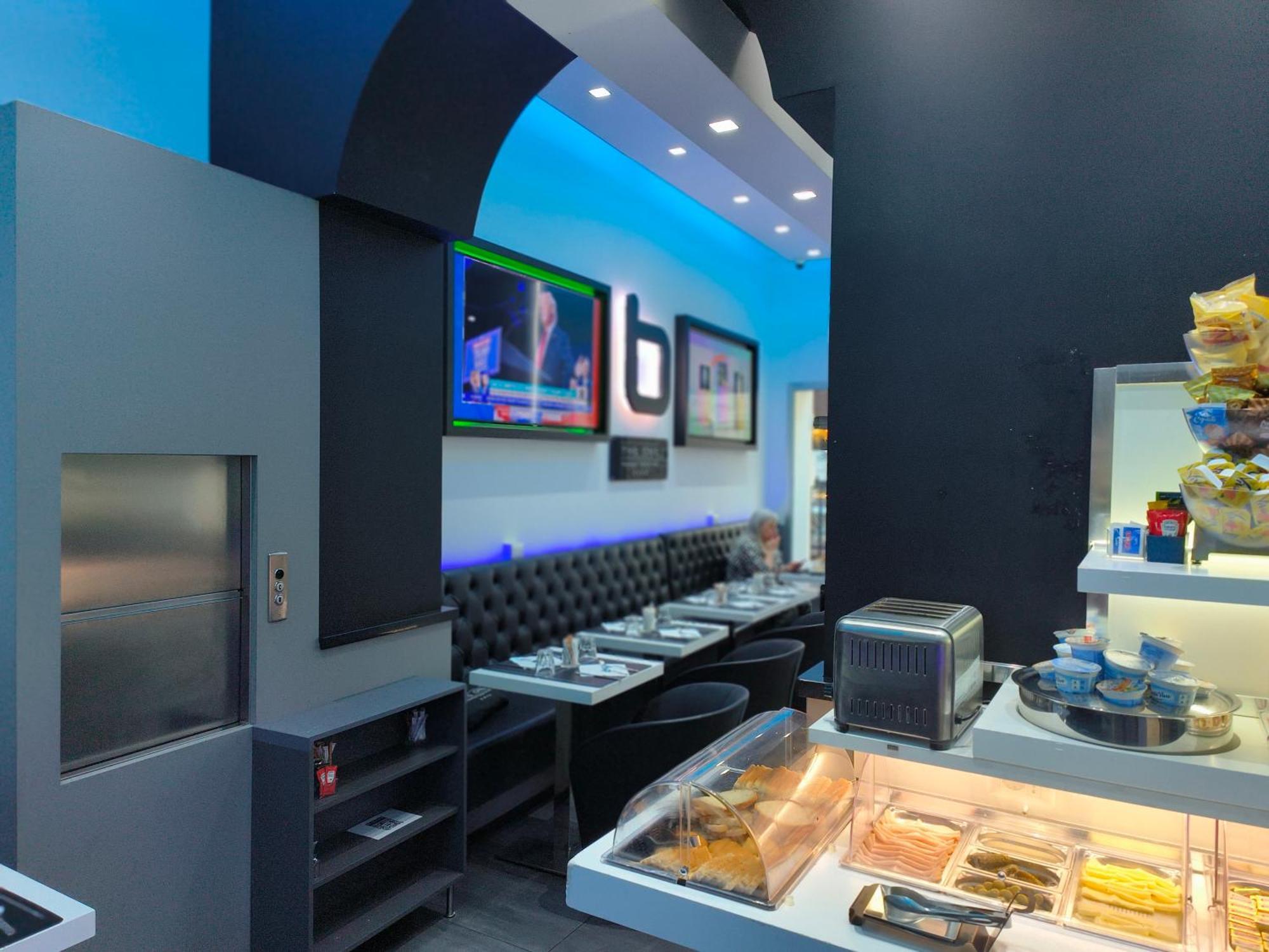 Trevi Contemporary Suite — Photos 3